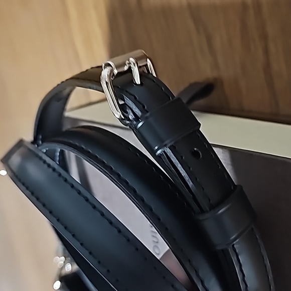 #00210-1128 LOUIS VUITTON BLACK STRAPS - Picture 5 of 5